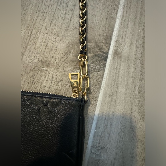 Louis Vuitton - Picture 4 of 7